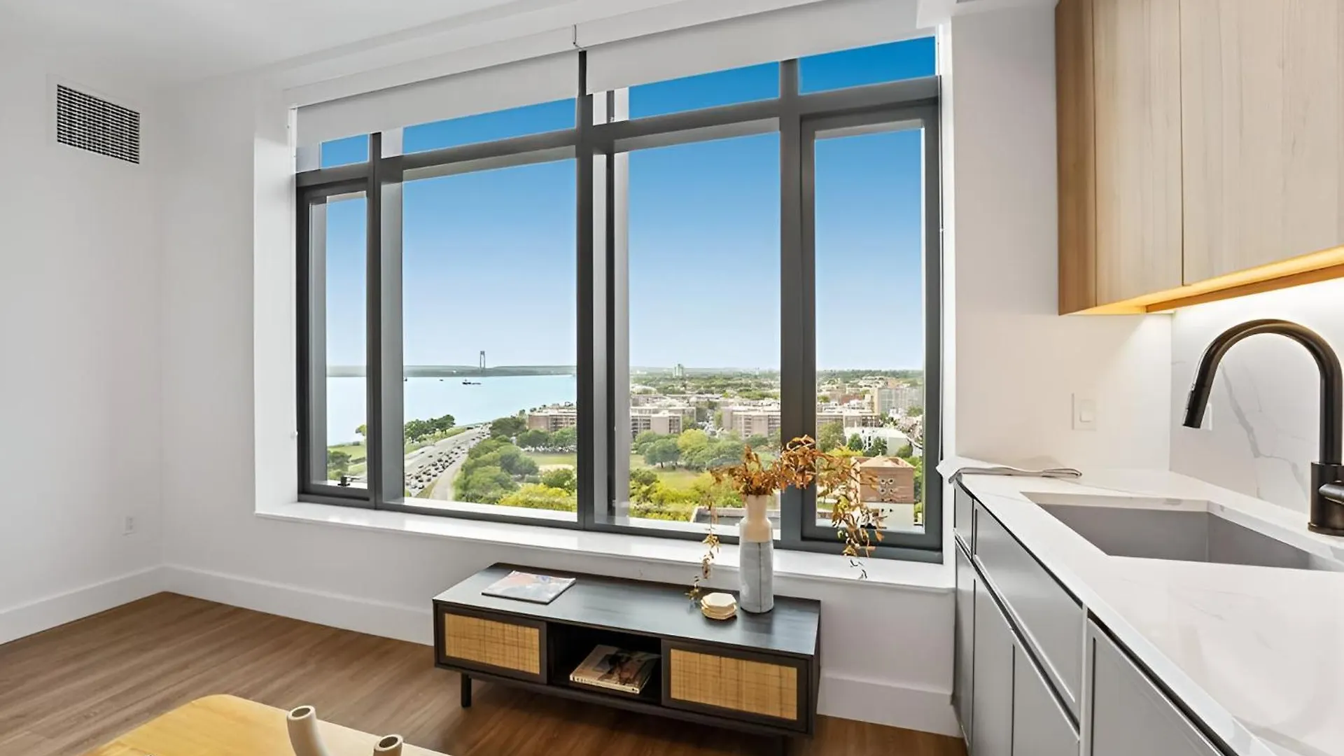 Posh Studio With Luxe Amenities In Prime Location! New York